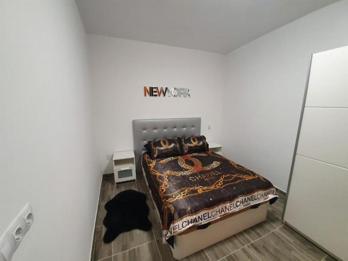Apartamentos New York Vecindario  Exterior photo